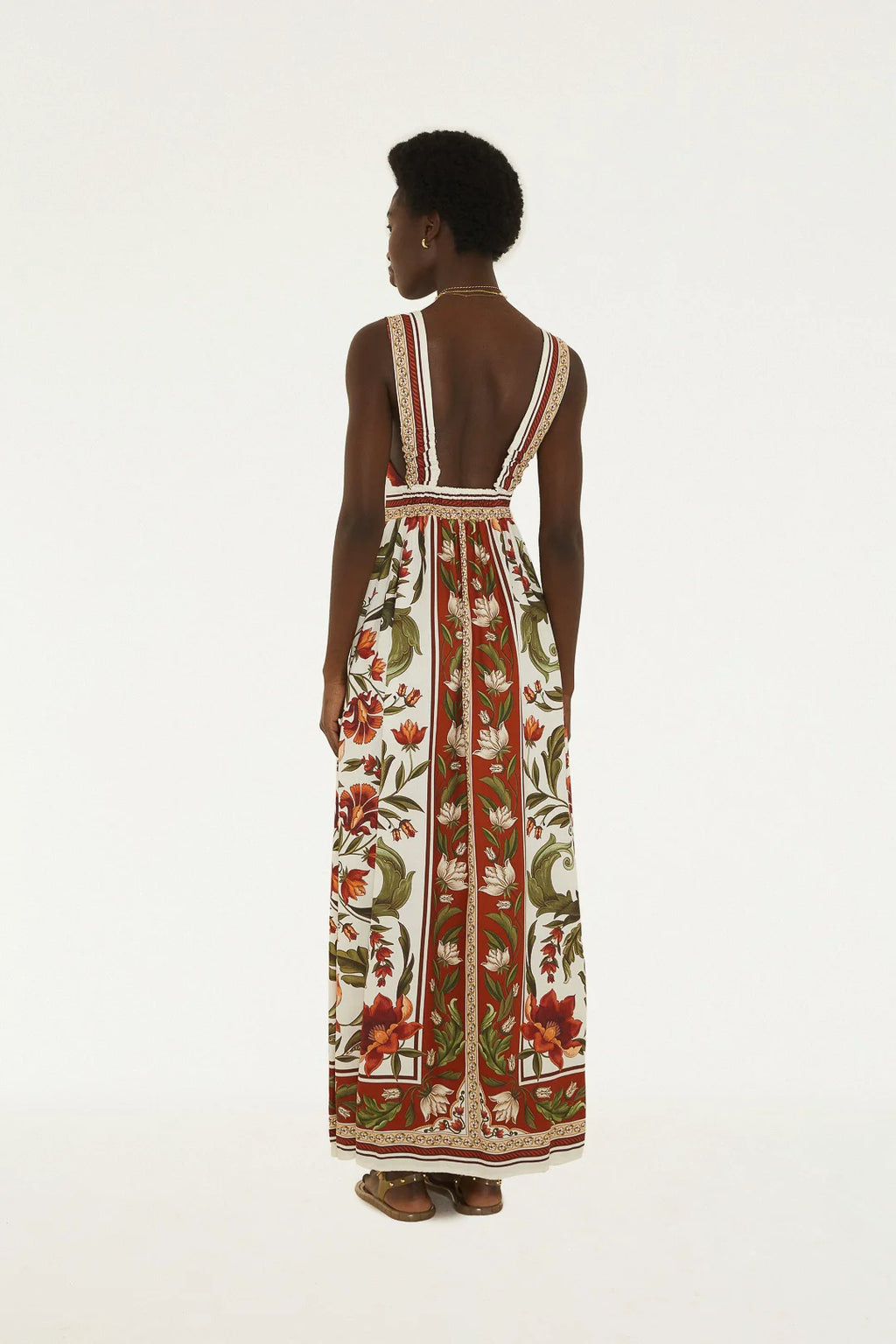 Vista de costas do Vestido Cropped Natalia FARM, destacando o caimento leve e ajuste perfeito.