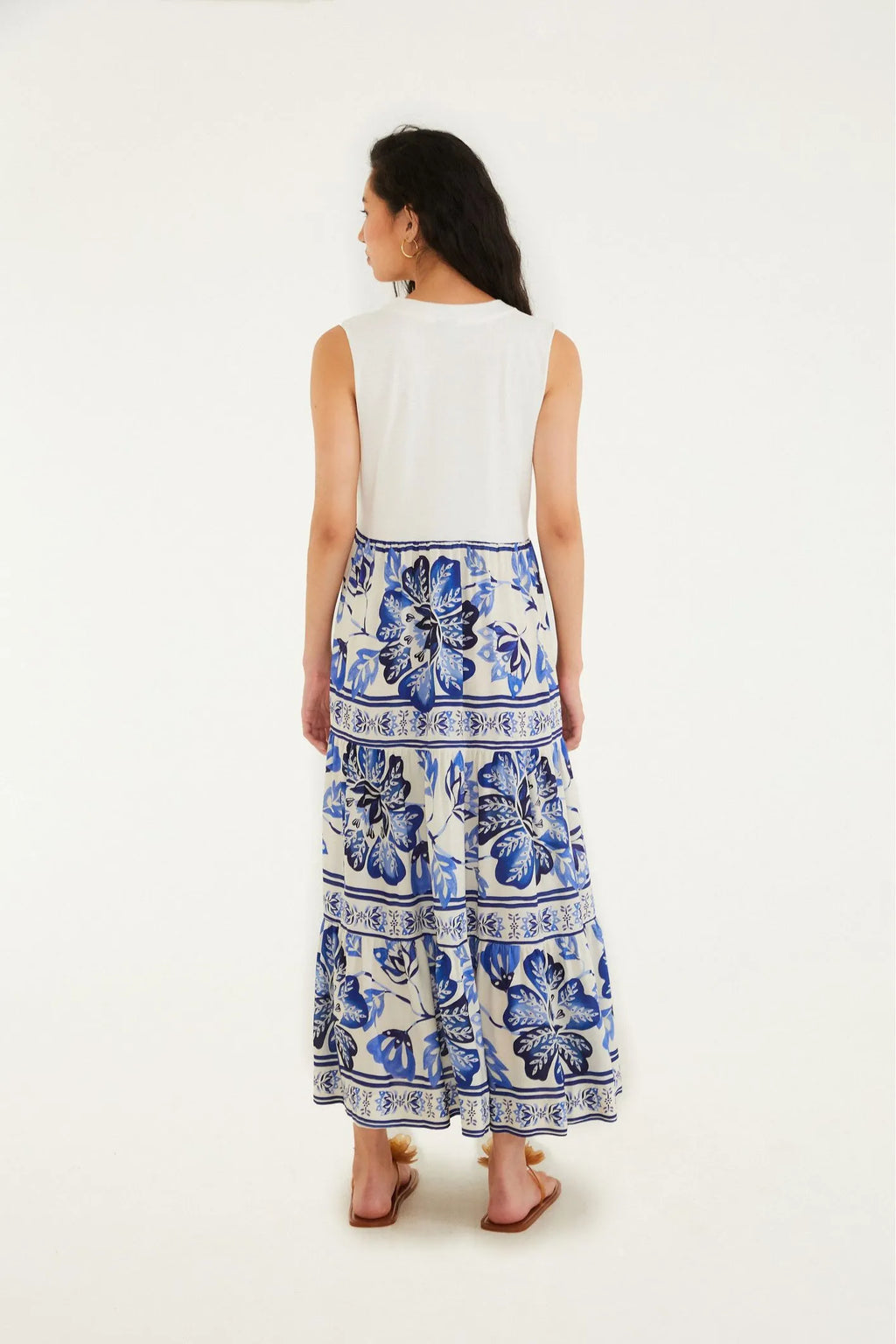 Vista de costas do Vestido Cropped Regata Rio Tucanos FARM, mostrando alças largas e acabamento impecável.