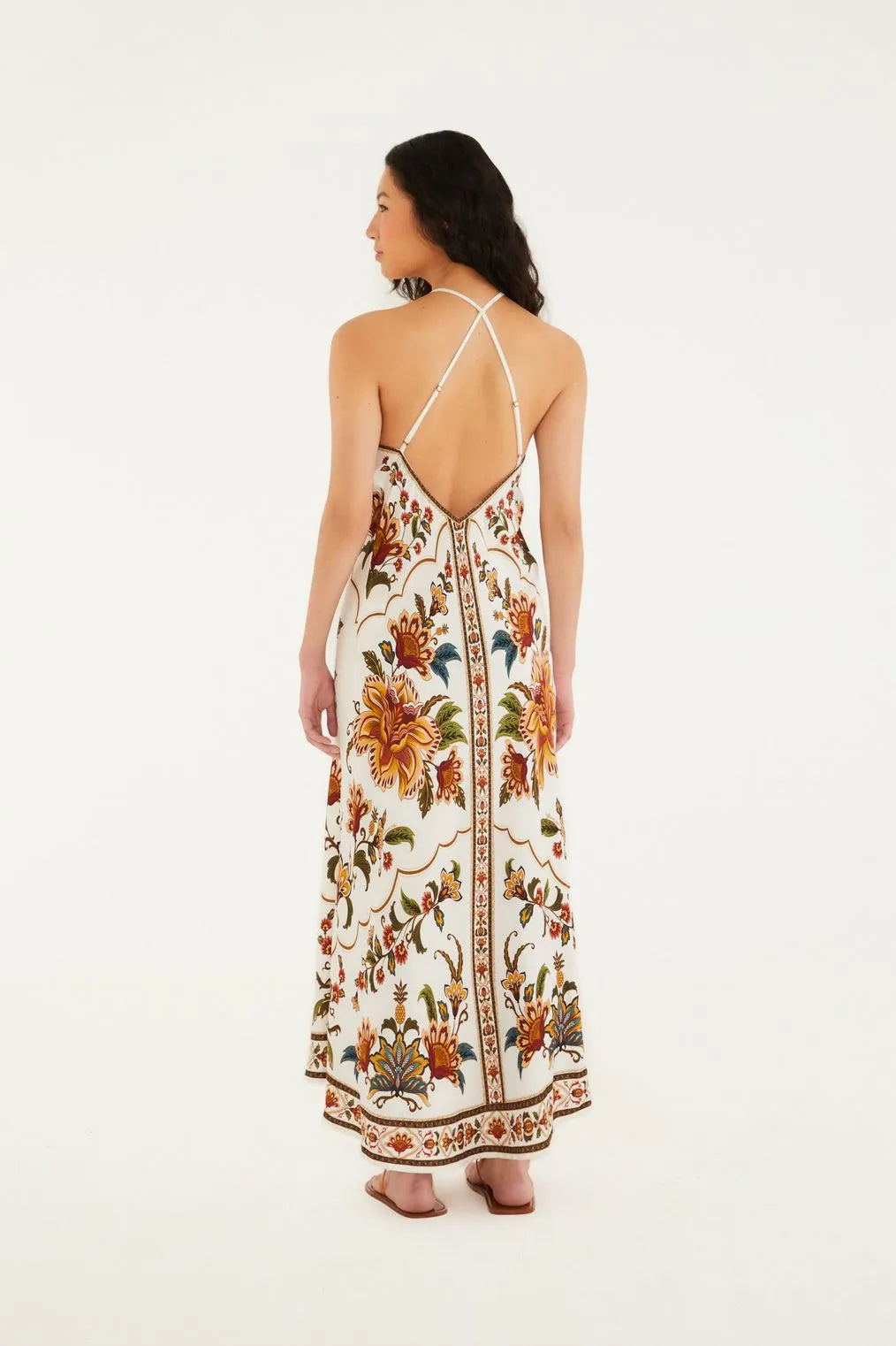 Vista de costas do Vestido Estampado Jardim Majestoso FARM, com alças finas e tecido leve.