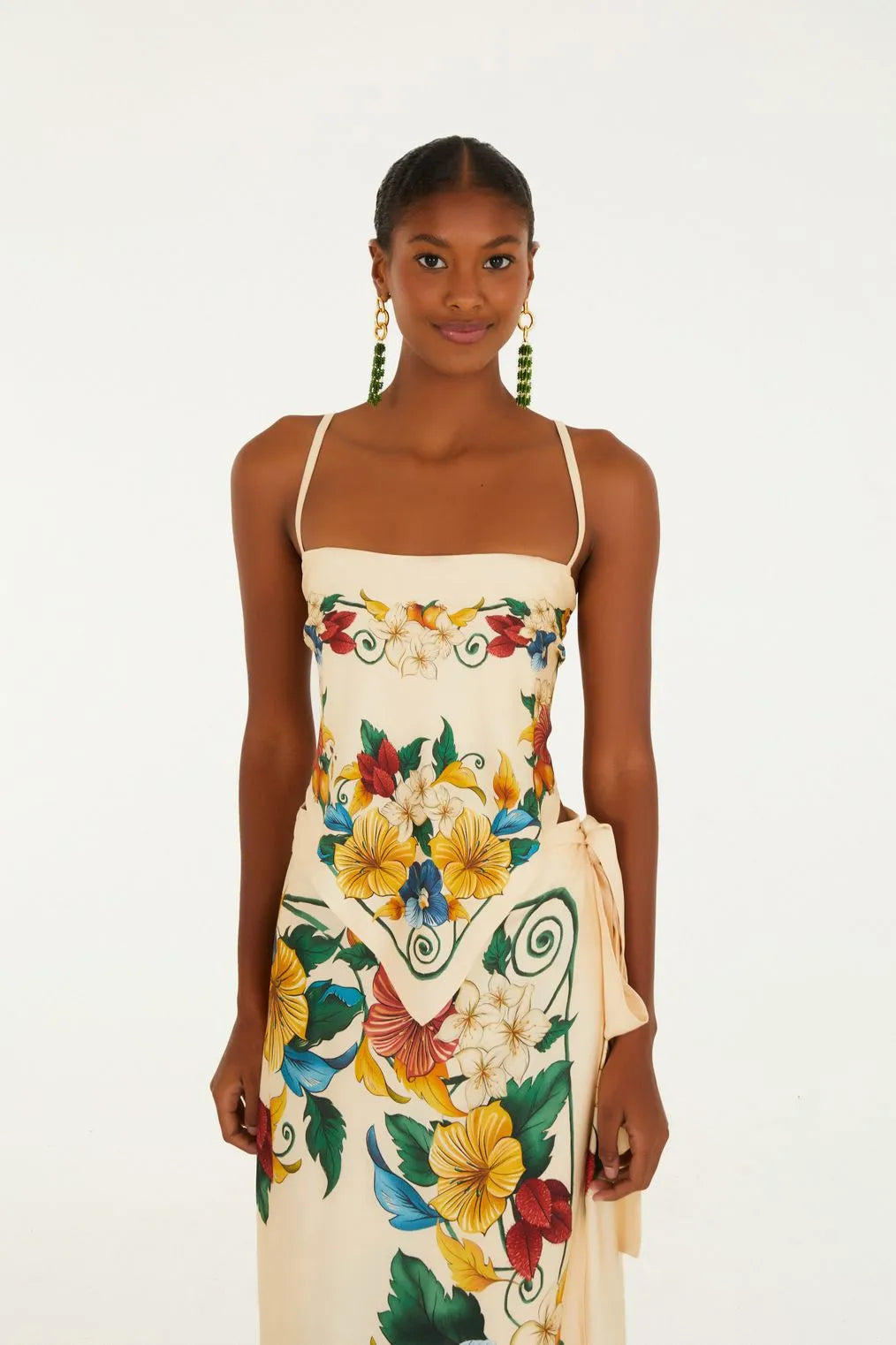 Regata Estampada Tropicalzinho Farm vista de frente, com estampa tropical colorida e corte reto