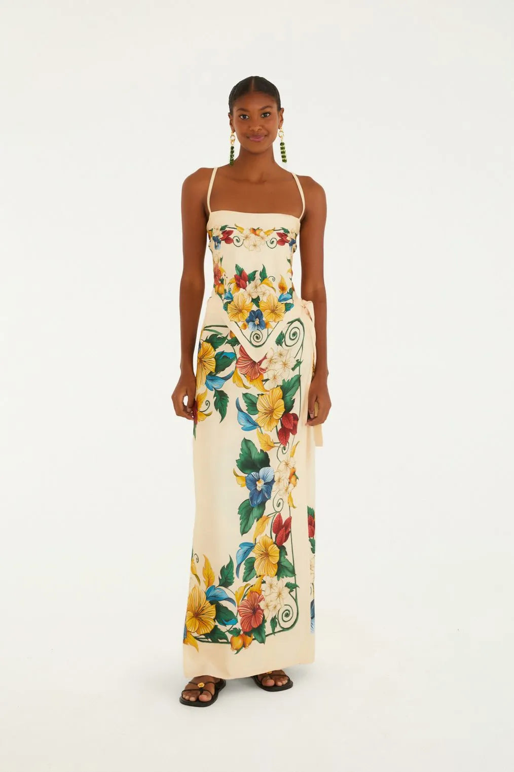 Modelo vestindo a Regata Estampada Tropicalzinho Farm, exibindo visual casual e confortável